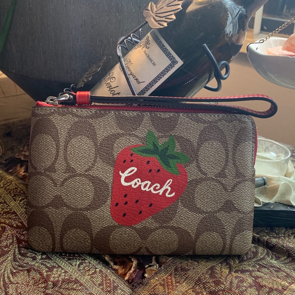 Authentic COACH Signature coated canvas/leather Strawberry zip top wristlet - Picture 9 of 9